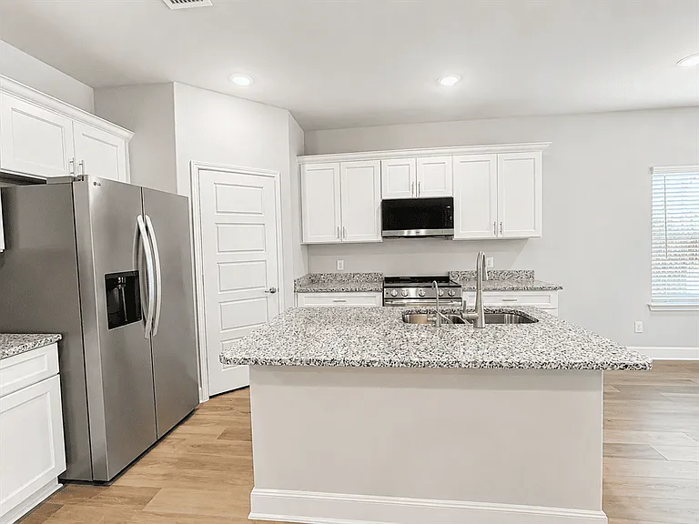 7142 Magnolia Crk #101 — Photo 2