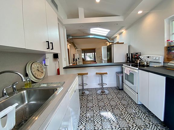 5th image of 500 NE 62nd St Unit 2