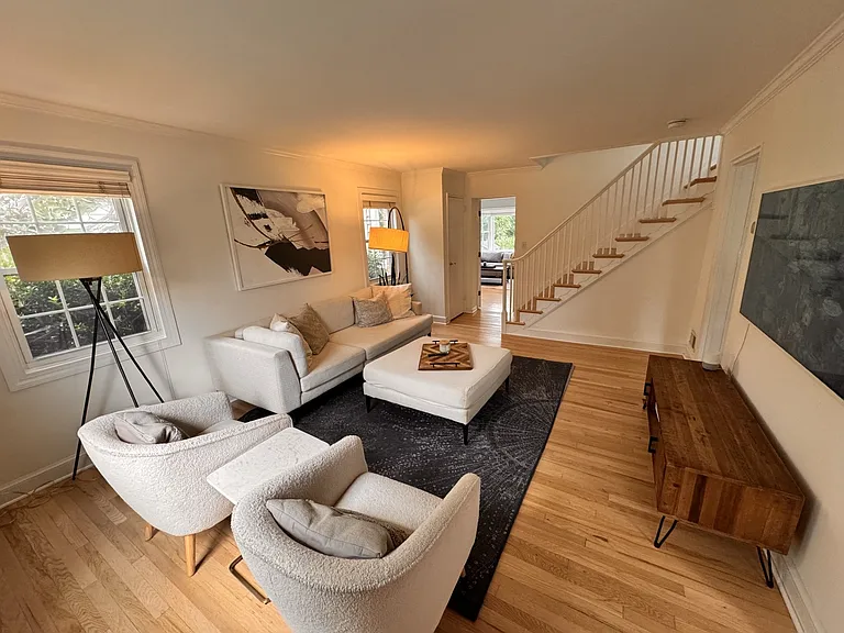 10404 Ewell Ave — Photo 3