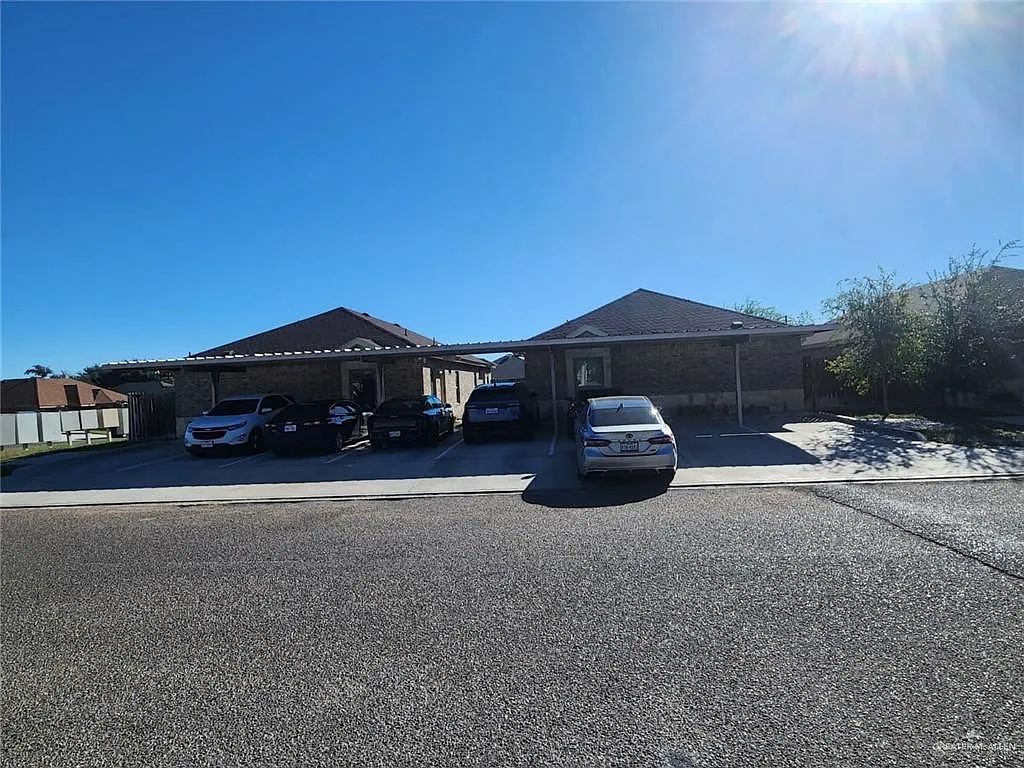 2 bed, 2.0 bath, 3644 sqft, $850 — Photo 1