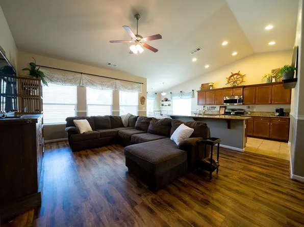 1796 W Hayward St, Hanford, CA 93230