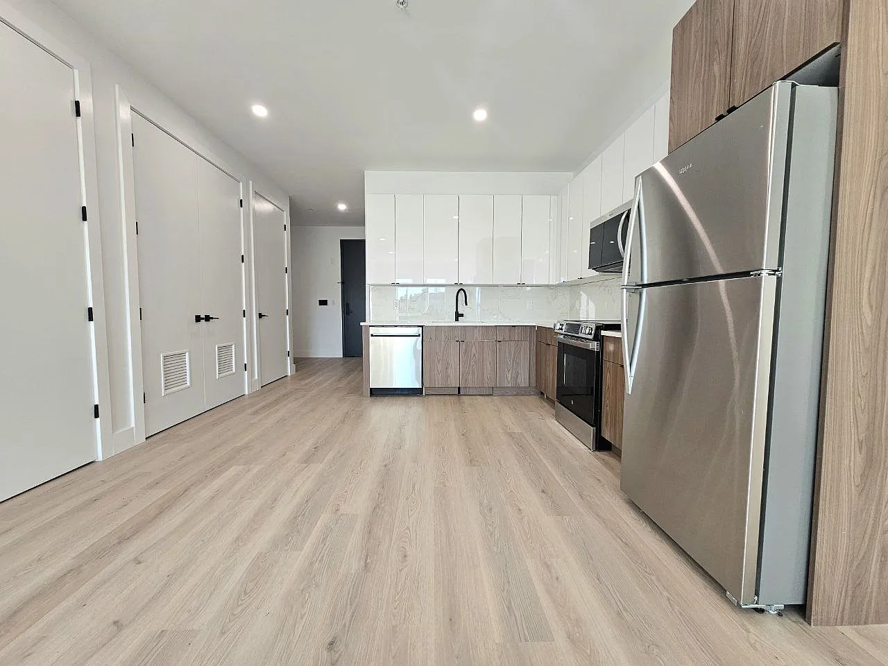 2 bed, 900 sqft, $2,650 — Photo 3