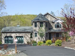 1777 Manchester Dr, Bushkill, PA 18324