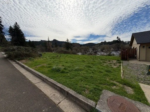 1027 Forest Heights St #19-21, Sutherlin, OR 97479