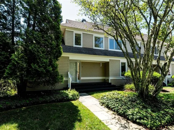 4 Polo Club Rd, Narragansett, RI 02882