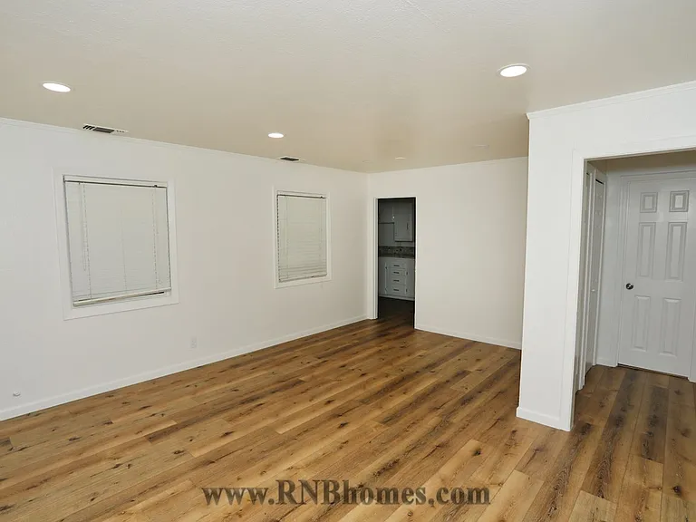 3141 63rd St — Photo 3