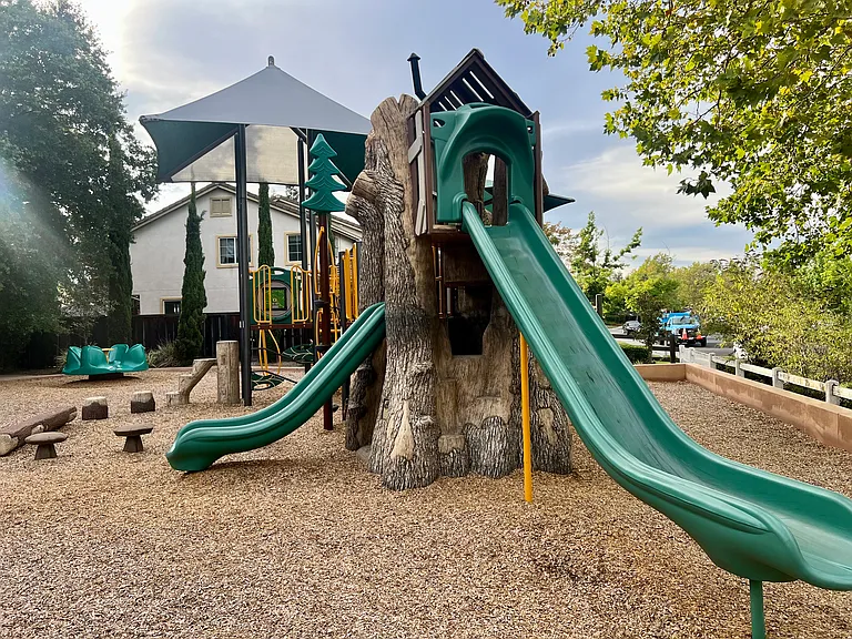 466 Mountain Meadows Dr — Photo 40