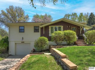 9405 Grand Ave, Omaha, NE 68134