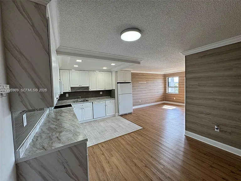 1121 SW 122nd Ave #412-2 — Photo 2