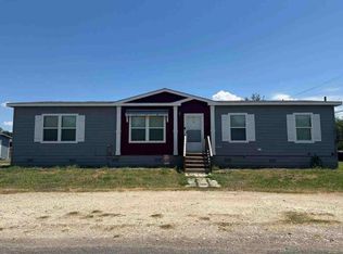 1712 17th St, Hondo, TX 78861