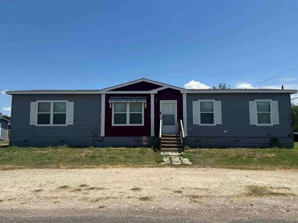 1712 17th St, Hondo, TX 78861