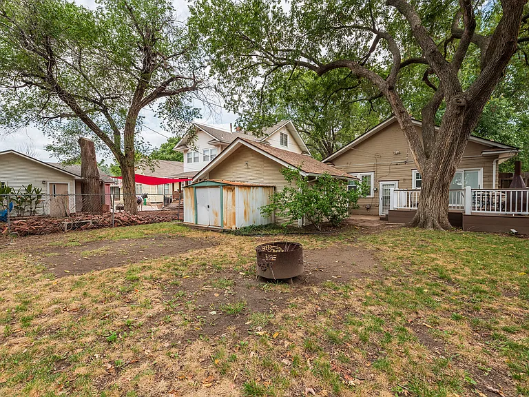 1221 N Perry Ave — Photo 25