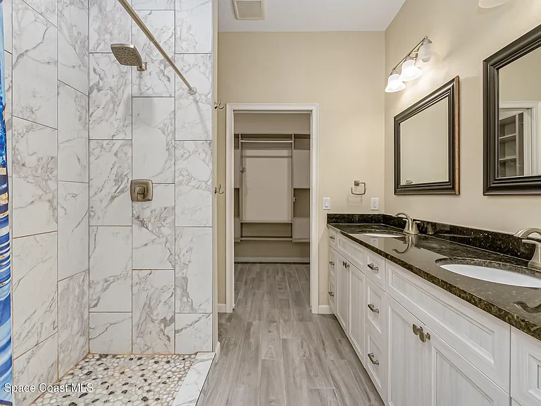 209 E Avenue B — Photo 22