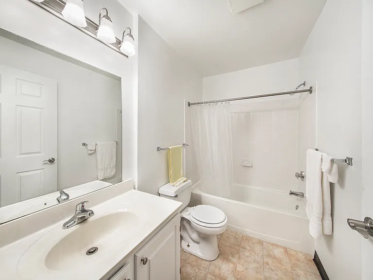 Boulder Pointe Apartments — Photo 6