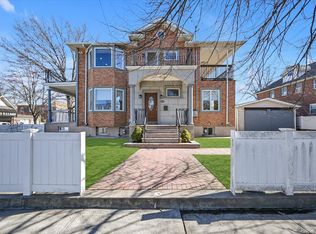 20804 35th Ave, Flushing, NY 11361
