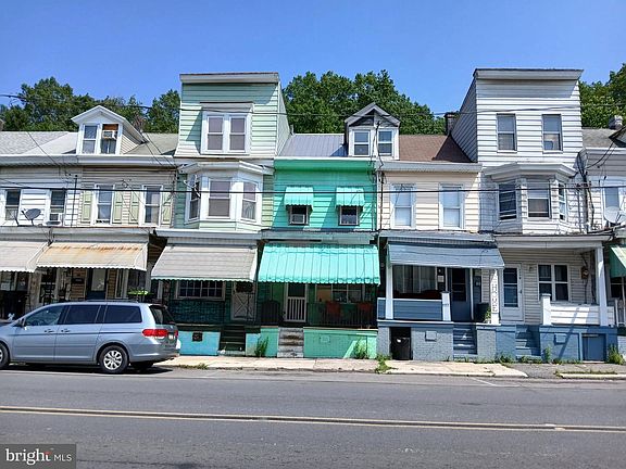 3rd image of 1115 E Centre St