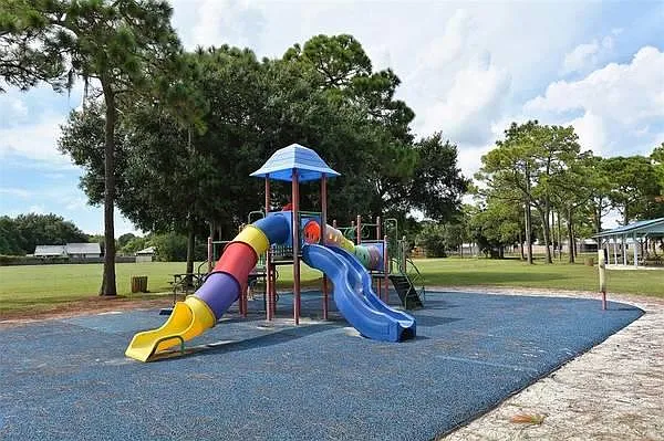 921 Cypress Wood Ln — Photo 45