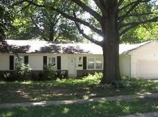 10916 Elmwood Dr, Kansas City, MO 64137