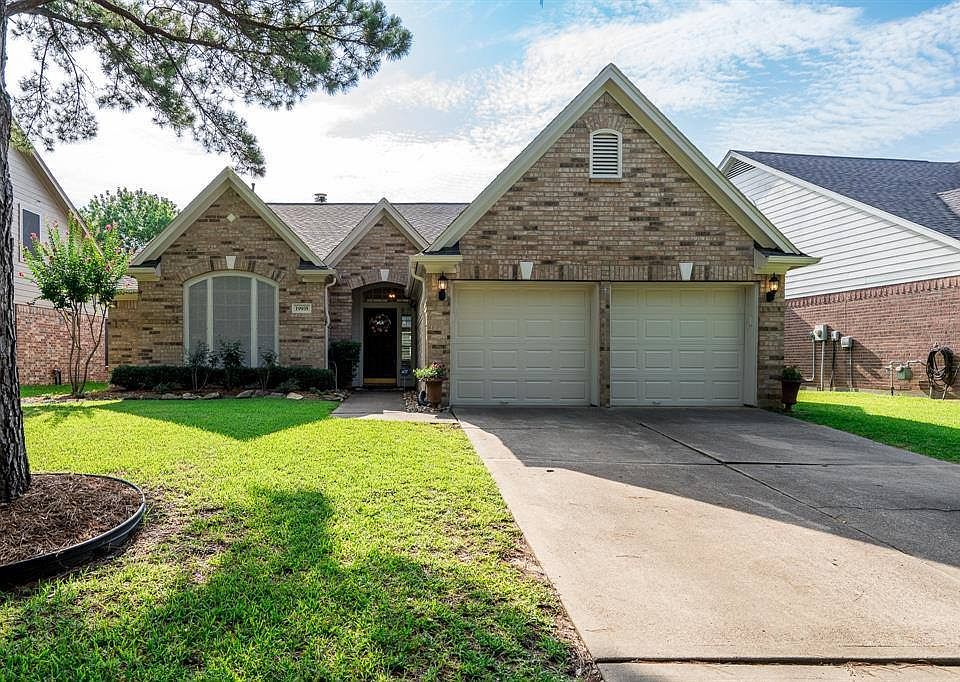 1st image of 19935 Maple Village Dr
