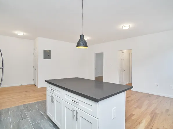 1069 Grant Avenue image 5 of 56