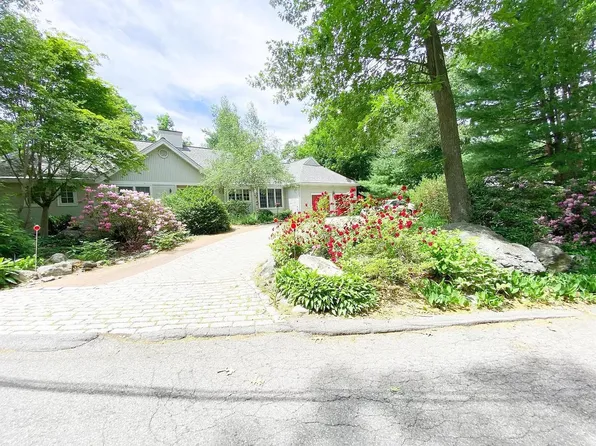 24 Hayes Ln, Lexington, MA 02420