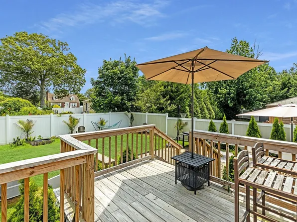 534 S 8th Street, Lindenhurst, NY 11757