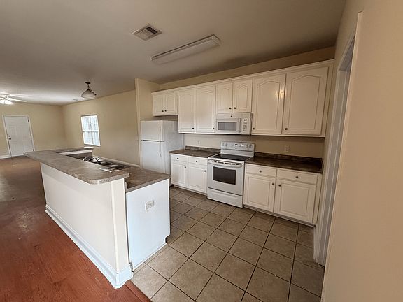 3rd image of 131 Bull Bay Dr