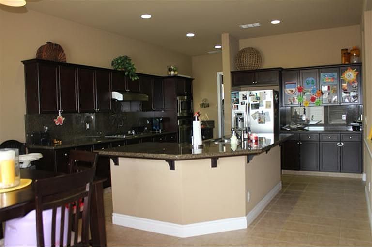 Kitchen with granite & stainless appliances