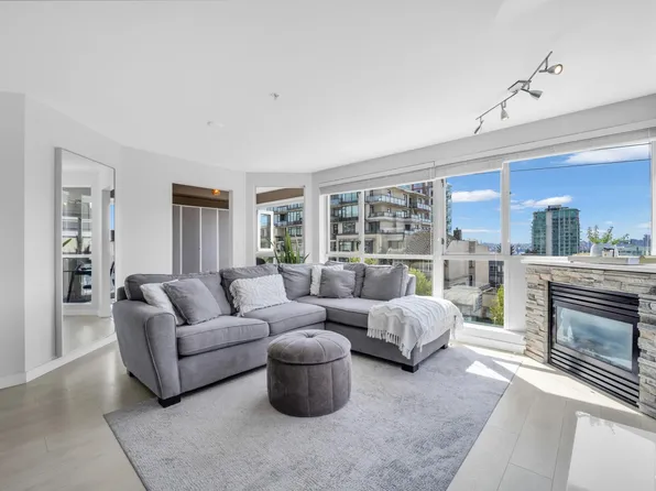 122 E 3rd St #401, North Vancouver, BC V7L 1E6
