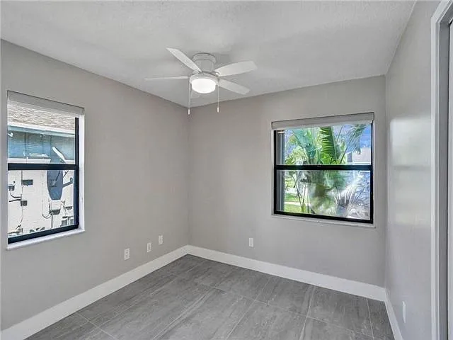 11627 SW 50th St — Photo 17