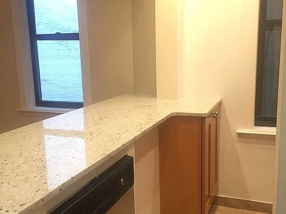 4th image of 224 E 48th St APT 2D