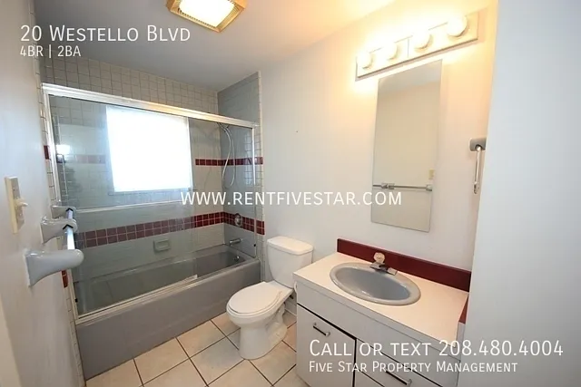 Spacious 4 Bedroom 2 Bathroom Duplex with Fenced Yard! — Photo 3