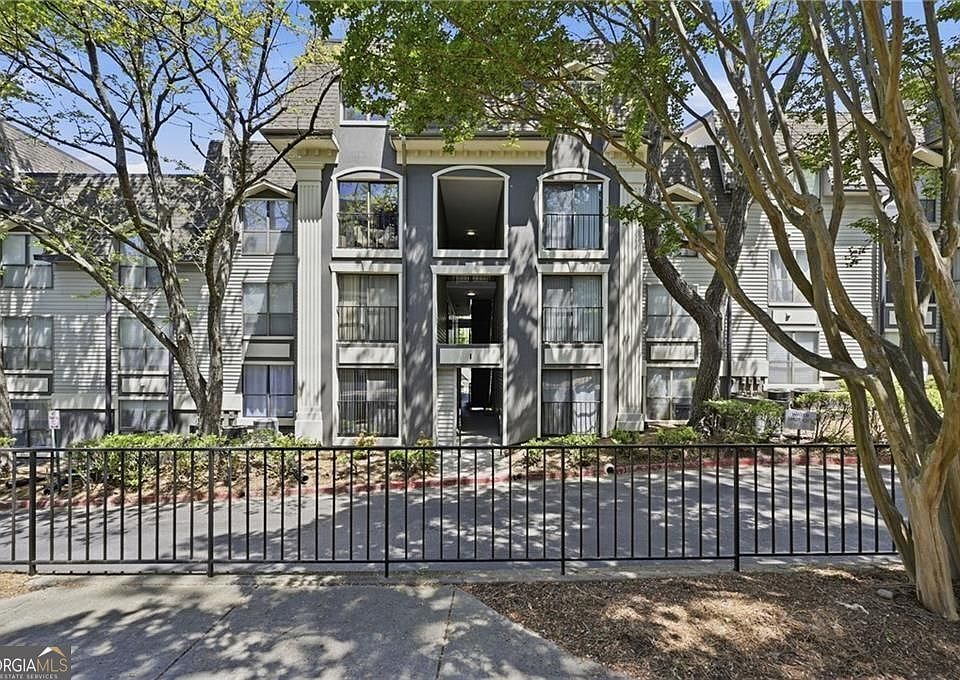1st image of 2657 Lenox Rd #113