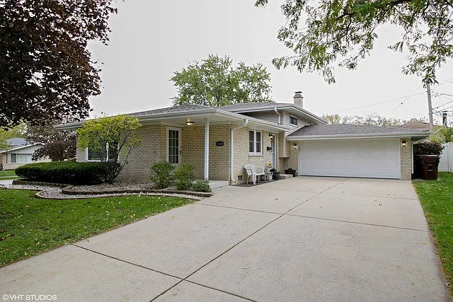 16401 George Dr photo 1