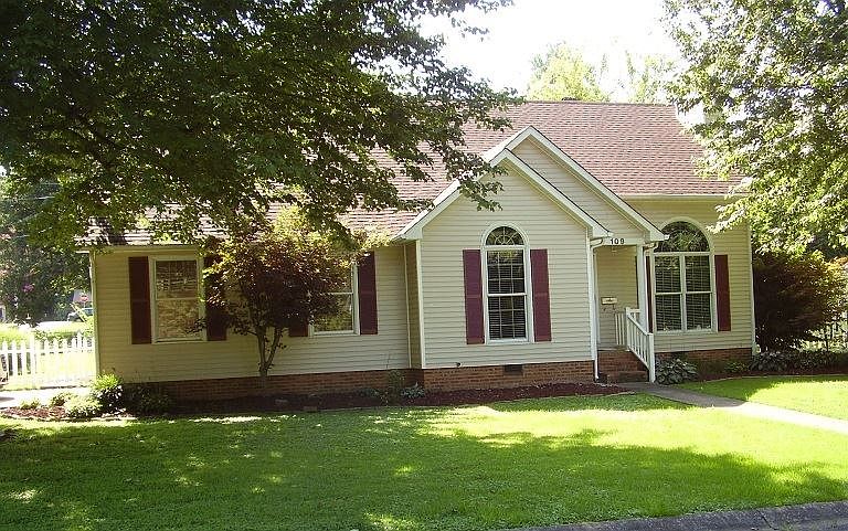 1st image of 109 Terrace Dr