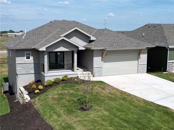 25488 W 83rd Ter, Lenexa, KS 66227