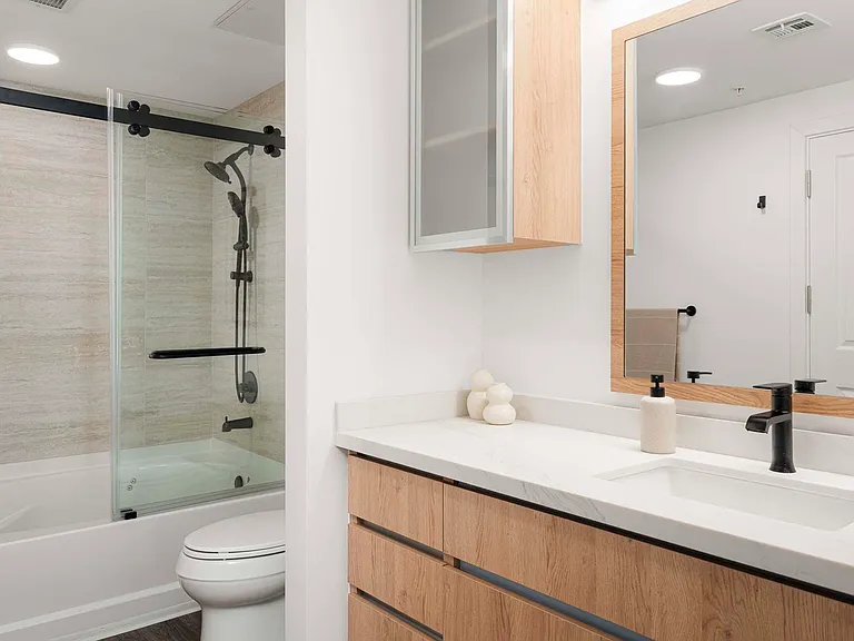 Eddy Redondo Residences — Photo 71