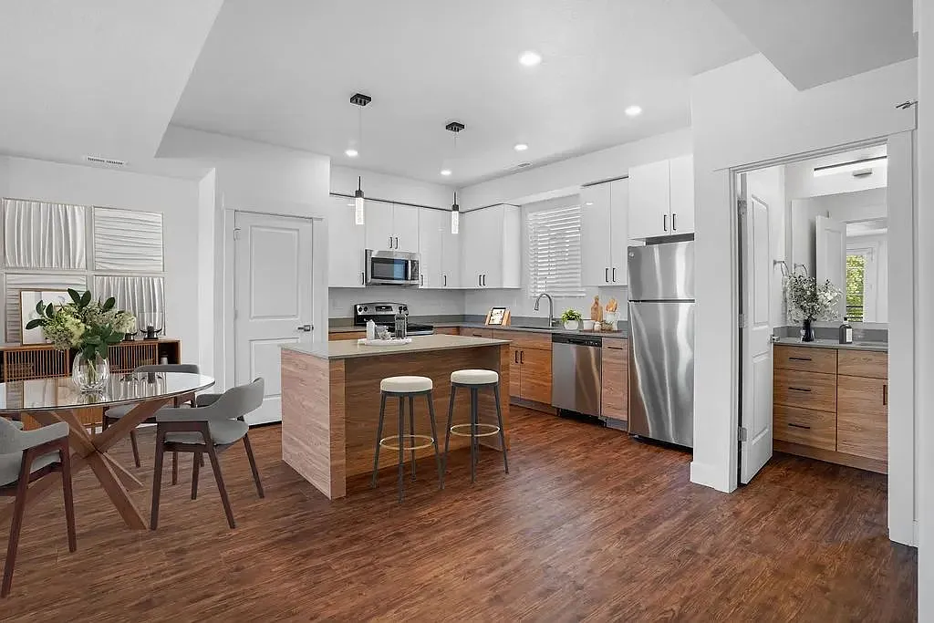 Vaseo Townhomes — Photo 2