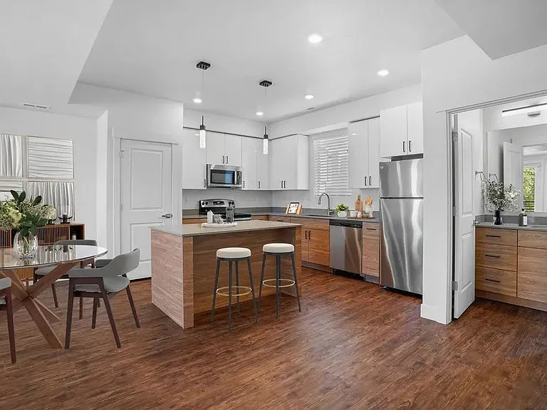 Vaseo Townhomes — Photo 2