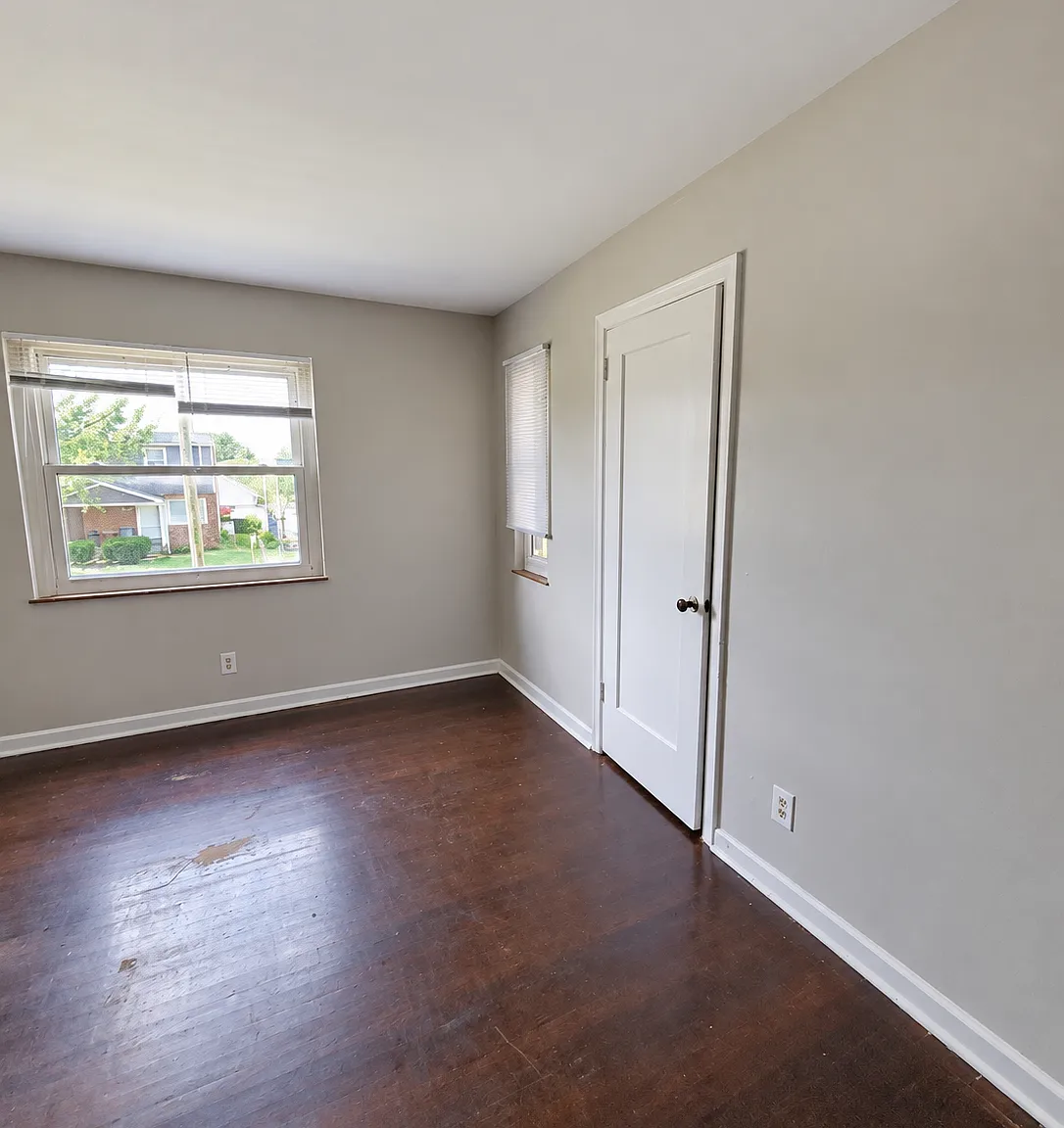 736 S. Chesterfield Rd - Apartment B — Photo 3