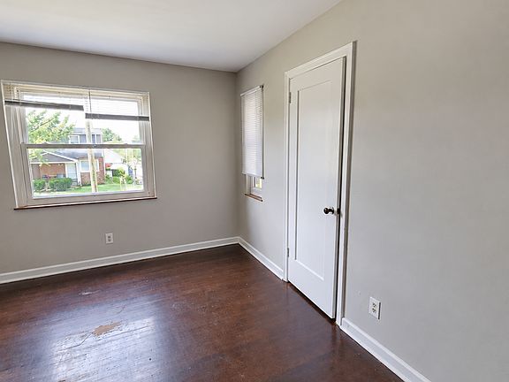 3rd image of 736 S Chesterfield Rd APT B