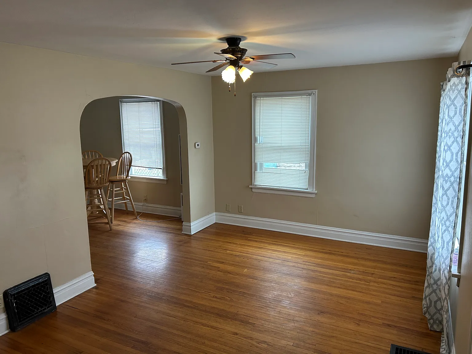 2 bed, 1100 sqft, $1,600 — Photo 2