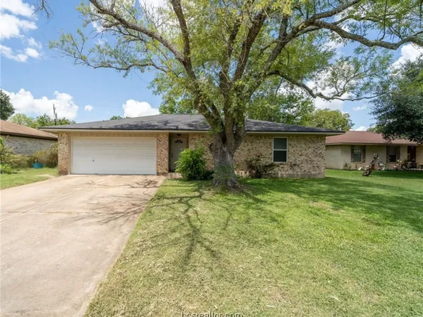 2518 Waterwood Ln, Bryan, TX 77803