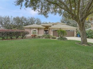 1304 Oxbridge Dr, Lutz, FL 33549