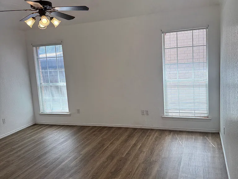 4037 Champions Dr — Photo 14