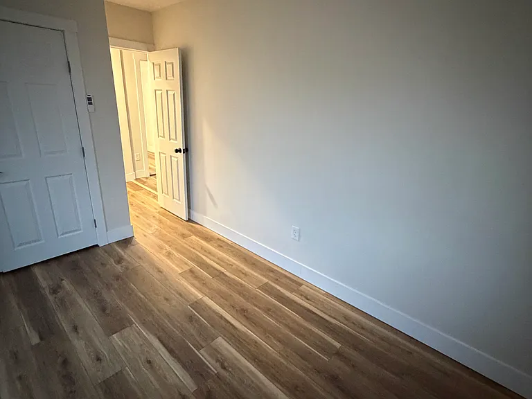2732 Latonia Ave — Photo 9