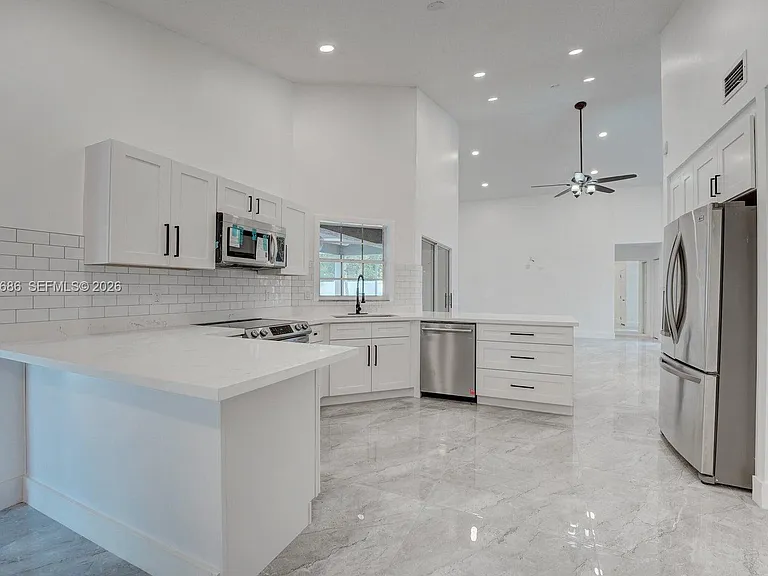 10791 SW 10th Pl — Photo 12