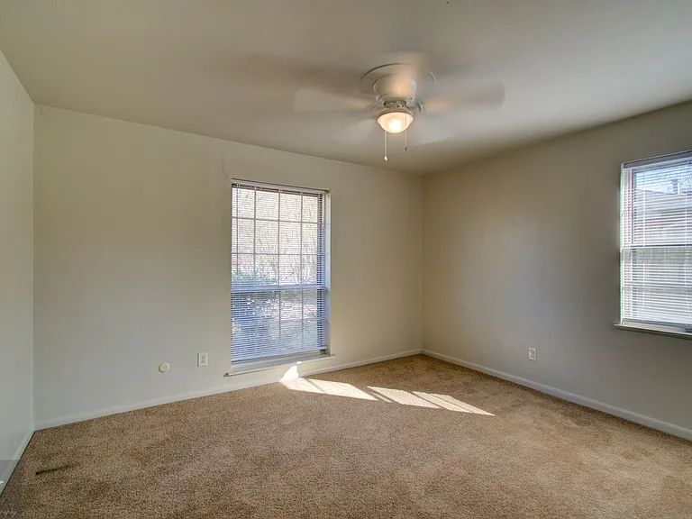 1021 Willow Dr — Photo 12