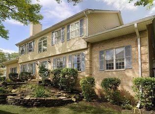 1337 Laurel Oaks Dr, Streamwood, IL