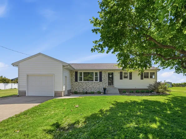 215 N Yates St, Alpha, IL 61413